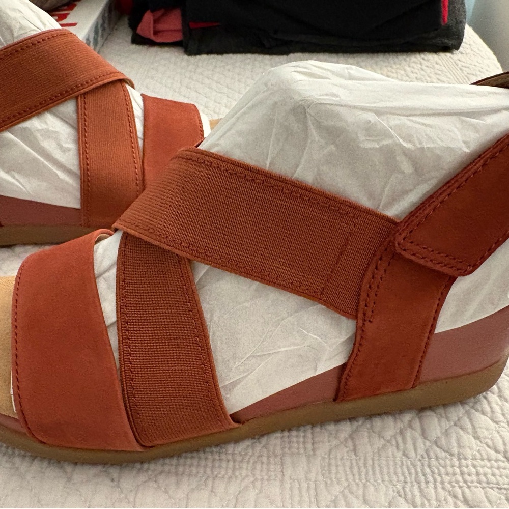 Earth Origins Brick Red Wedge Sandals NIB 9.5 Wide